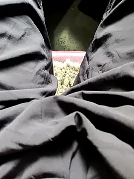 Snapshot of Fun_with_me05 chatting on 11.18.25 Fun with me05 online show from 11.18.25