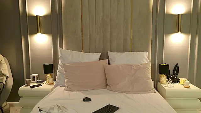 RileyHeaven online show from 11.15.25