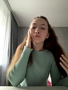 Snapshot of Holy_Poly chatting on 12.04.25 Holy Poly online show from 12.04.25