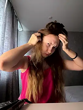 Snapshot of Holy_Poly chatting on 01.12.26 Holy Poly online show from 01.12.26