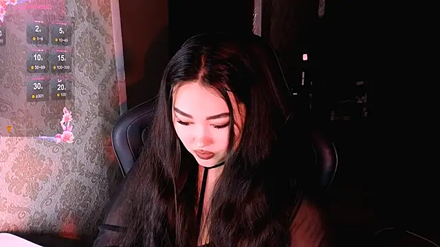 Emma Uilson online show from 04.06.26