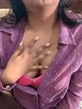 Snapshot of Kinky_Aleena chatting on 11.19.25 Kinky Aleena online show from 11.19.25