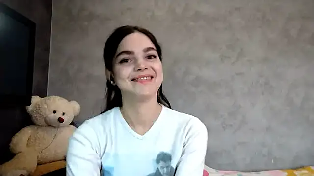 Snapshot of LillyWesthouse chatting on 11.18.25 LillyWesthouse online show from 11.18.25