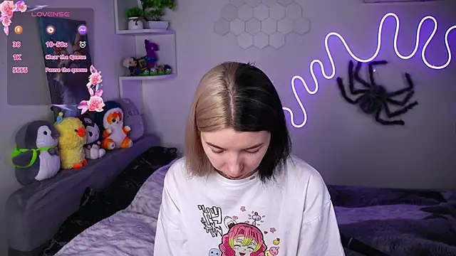 Emmie shy online show from 04.13.26