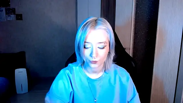 SophiaLur online show from 11.25.25