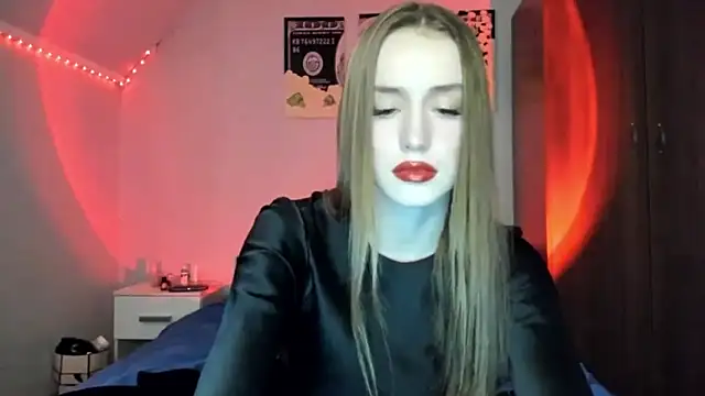 Snapshot of tinyglow chatting on 02.06.26 tinyglow online show from 02.06.26