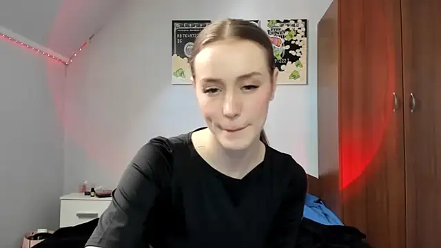 Snapshot of tinyglow chatting on 04.26.26 tinyglow online show from 04.26.26