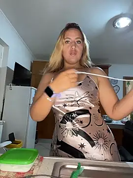 Snapshot of asshly20 chatting on 11.28.25 asshly20 online show from 11.28.25