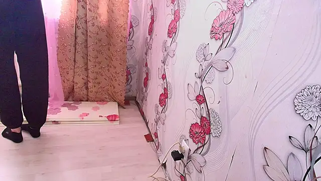 Snapshot of KristinaScott chatting on 11.24.25 KristinaScott online show from 11.24.25