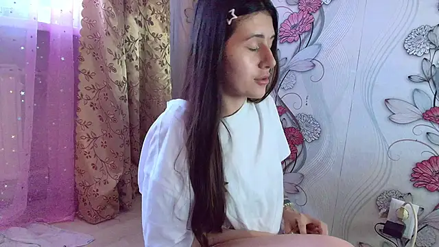 Snapshot of KristinaScott chatting on 11.27.25 KristinaScott online show from 11.27.25