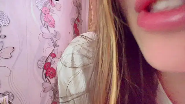 Snapshot of KristinaScott chatting on 11.28.25 KristinaScott online show from 11.28.25