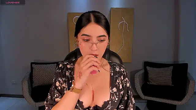HaileyRoss  online show from 05.28.26