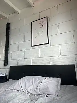 LaraDanverss online show from 11.28.25