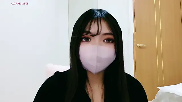 Snapshot of --Sui-- chatting on 11.19.25 --Sui-- online show from 11.19.25