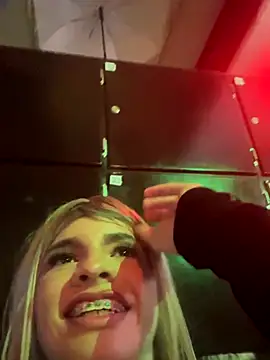 Snapshot of ValerySalasar chatting on 11.16.25 ValerySalasar online show from 11.16.25