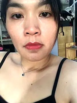 YiYuKute online show from 11.23.25