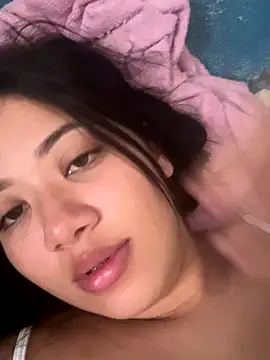 Larissa xxe online show from 11.30.25