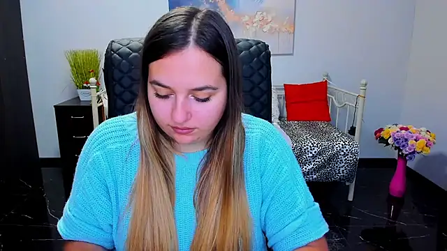 Snapshot of Maria_Bond chatting on 11.27.25 Maria Bond online show from 11.27.25