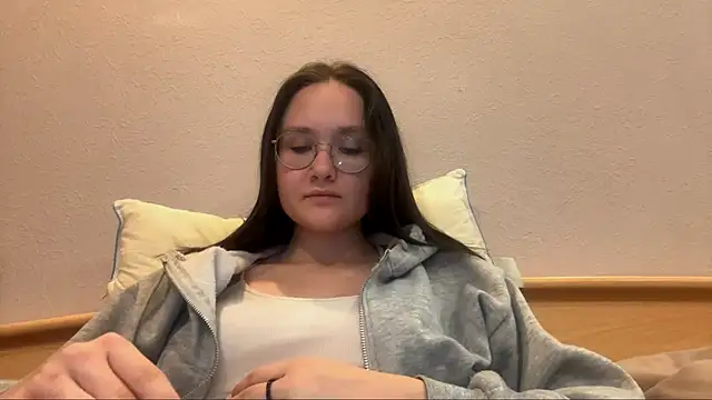 Snapshot of MidnightMelt chatting on 11.16.25 MidnightMelt online show from 11.16.25