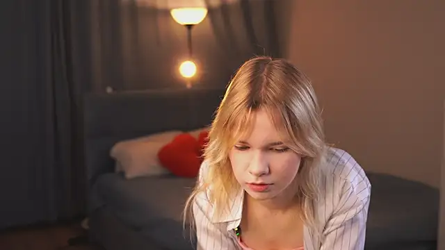 PhillisEsplin online show from 11.28.25