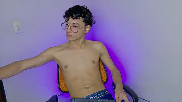 Snapshot of andrew_dann chatting on 11.25.25 andrew dann online show from 11.25.25