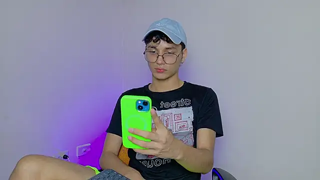 Snapshot of andrew_dann chatting on 11.28.25 andrew dann online show from 11.28.25