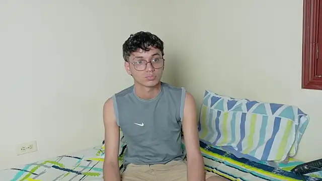 Snapshot of andrew_dann chatting on 12.14.25 andrew dann online show from 12.14.25