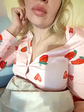 Snapshot of NaughtyClaudia_ chatting on 12.13.25 NaughtyClaudia online show from 12.13.25