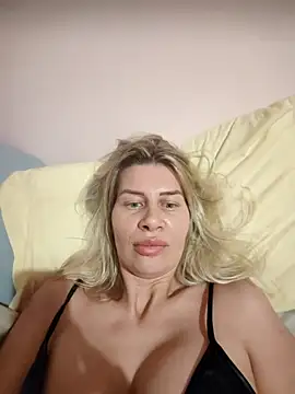 Snapshot of NaughtyClaudia_ chatting on 12.15.25 NaughtyClaudia online show from 12.15.25