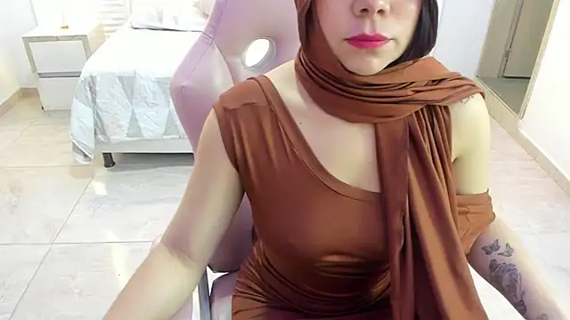 Snapshot of Tahira_bakir chatting on 11.18.25 Tahira bakir online show from 11.18.25