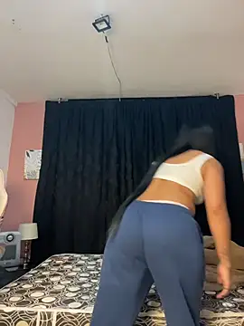 Sophie wyld online show from 12.18.25