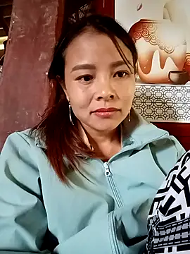 Snapshot of mon1-day chatting on 11.17.25 mon1-day online show from 11.17.25