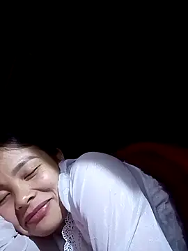 Snapshot of mon1-day chatting on 11.17.25 mon1-day online show from 11.17.25