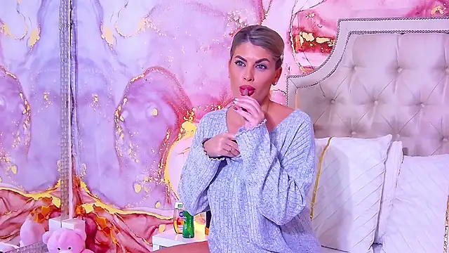 SalmaRroze online show from 11.22.25