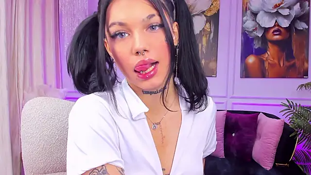 YasminWild online show from 02.10.26