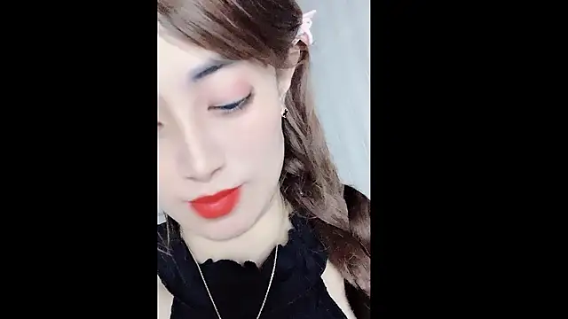 Snapshot of MiAnna-Lovee chatting on 12.14.25 MiAnna-Lovee online show from 12.14.25