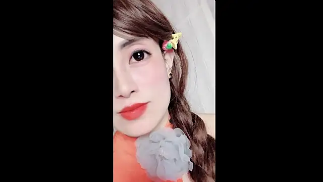 Snapshot of MiAnna-Lovee chatting on 12.15.25 MiAnna-Lovee online show from 12.15.25