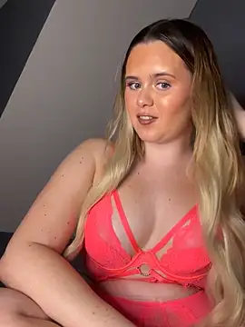 Snapshot of Blonde_Bunny chatting on 11.22.25 Blonde Bunny online show from 11.22.25