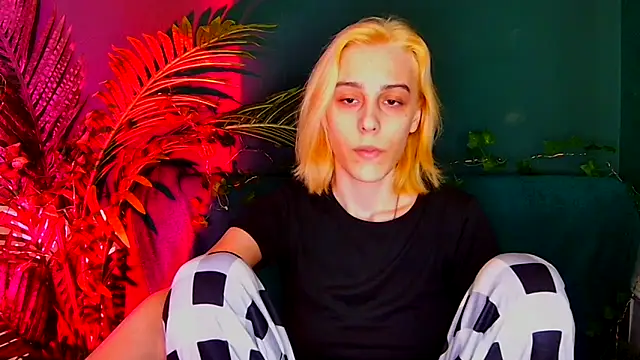 MiilaGlow online show from 12.19.25