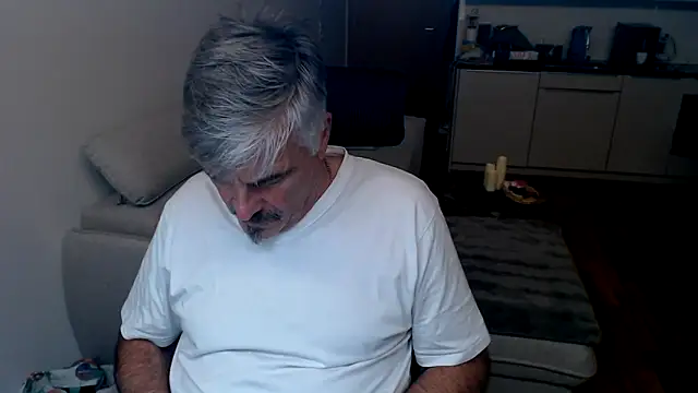 Buidapest online show from 01.19.26