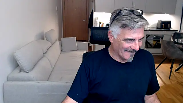 Buidapest online show from 03.04.26