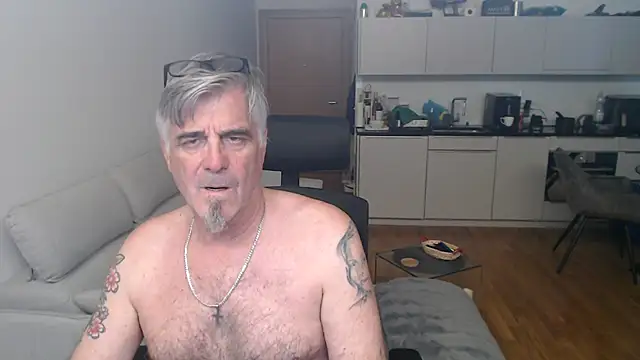 Buidapest online show from 04.04.26