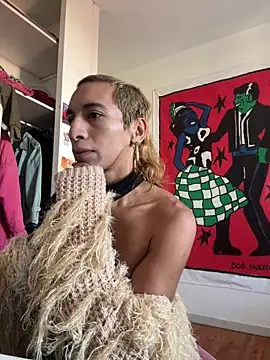 Snapshot of zinalastar chatting on 11.18.25 zinalastar online show from 11.18.25