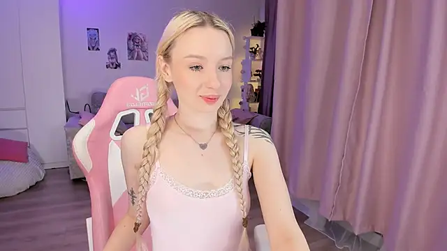 Tiffany Paw online show from 03.18.26