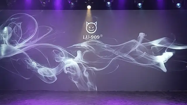 Snapshot of LU-909 chatting on 11.21.25 LU-909 online show from 11.21.25