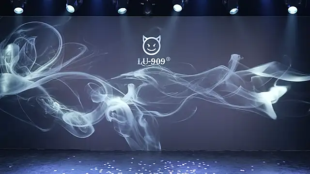 Snapshot of LU-909 chatting on 11.22.25 LU-909 online show from 11.22.25