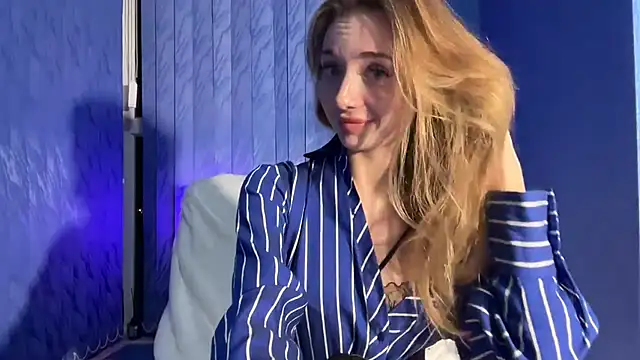 Snapshot of Jolienne chatting on 11.25.25 Jolienne online show from 11.25.25