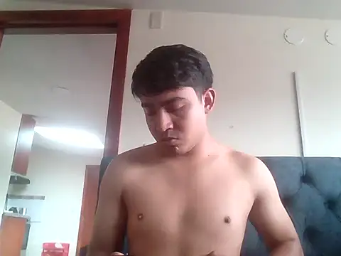 Snapshot of augustboyy chatting on 11.17.25 augustboyy online show from 11.17.25