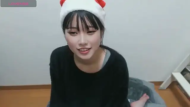 Snapshot of uki-japan chatting on 12.17.25 uki-japan online show from 12.17.25