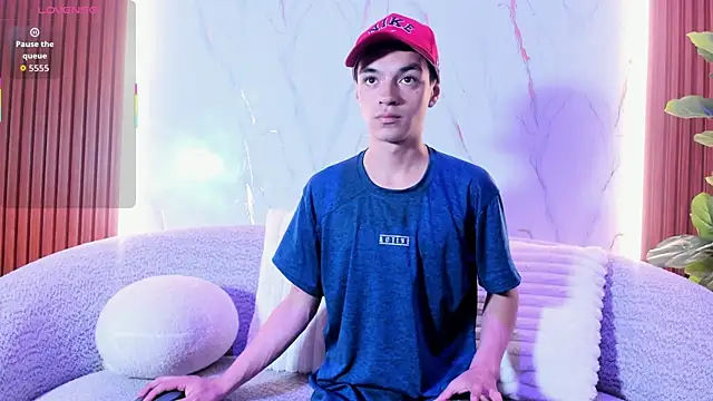 Snapshot of krisstormvg chatting on 11.18.25 krisstormvg online show from 11.18.25